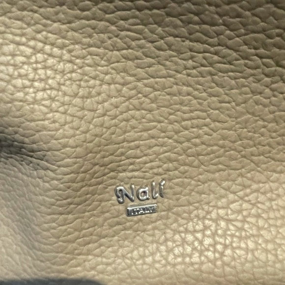 Nali Shoulder Bag Tote w Silver Zipper & Hardware - Picture 2 of 6